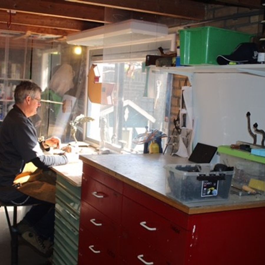 Cor den Toom in zijn atelier